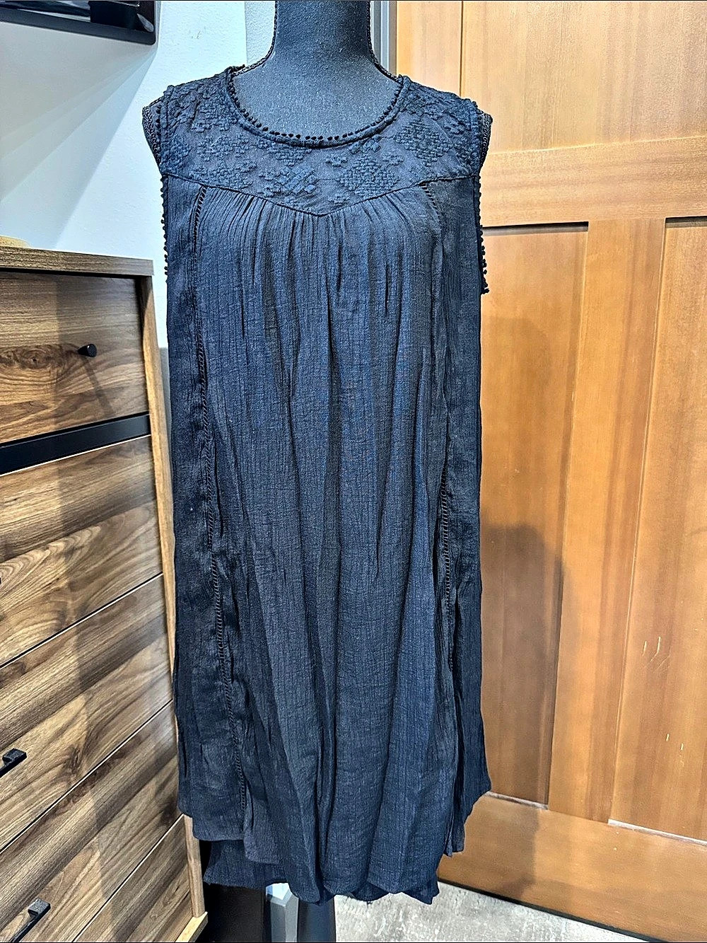 Style & Co Embroidered Tunic in Black Large Like New